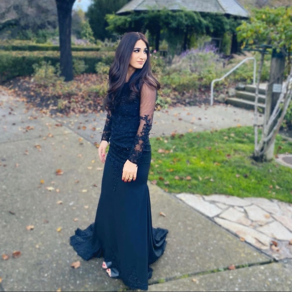 Evening gown black zipper in back